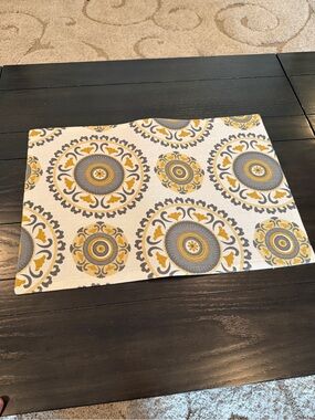 Placemats Decorative Medallion Placemat in Yellow & Gray